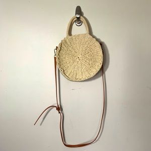 Straw circle handbag